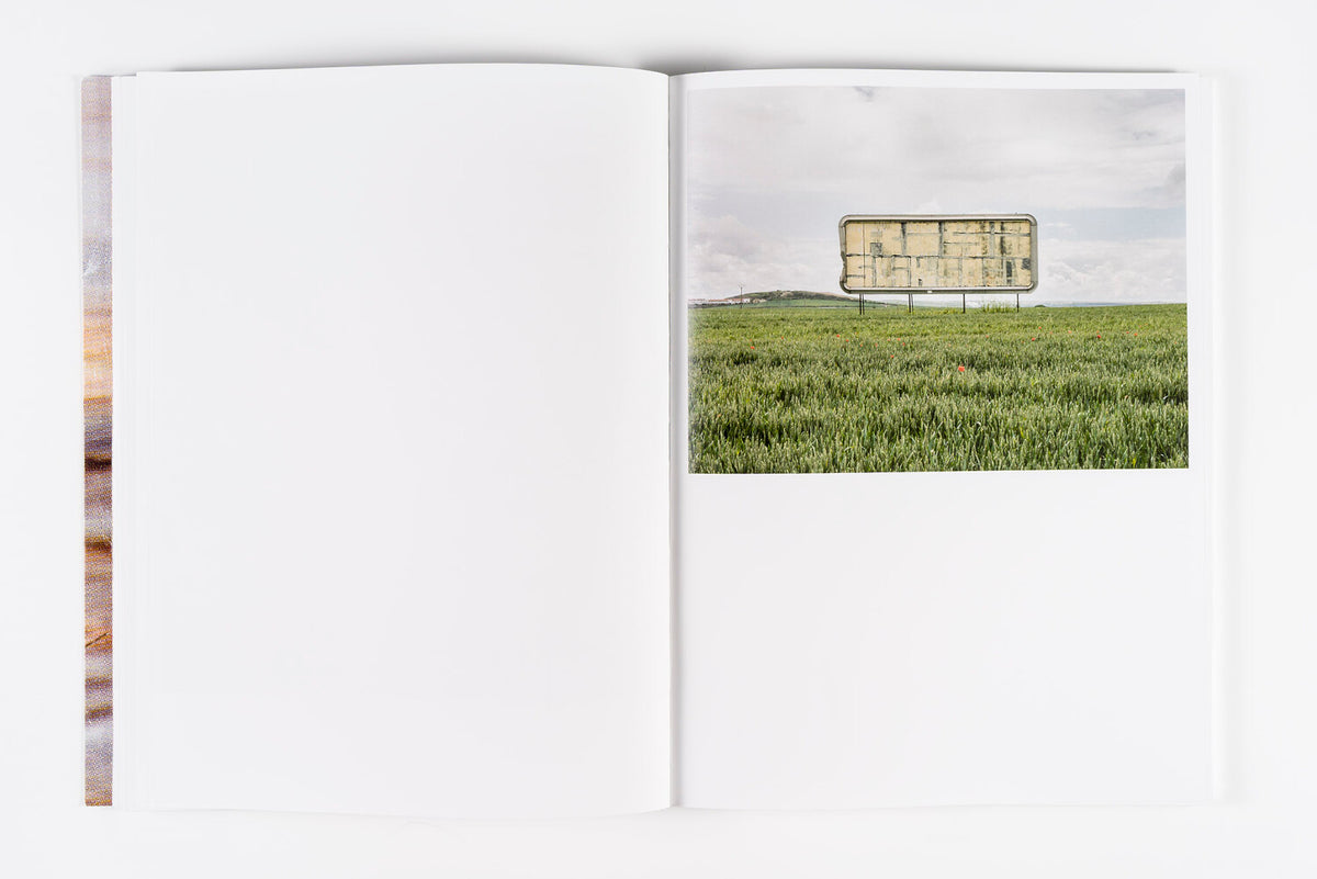 ESPACIO DISPONIBLE — Eduardo Nave — Éditions LOCO / Centro José Guerrero — 2025