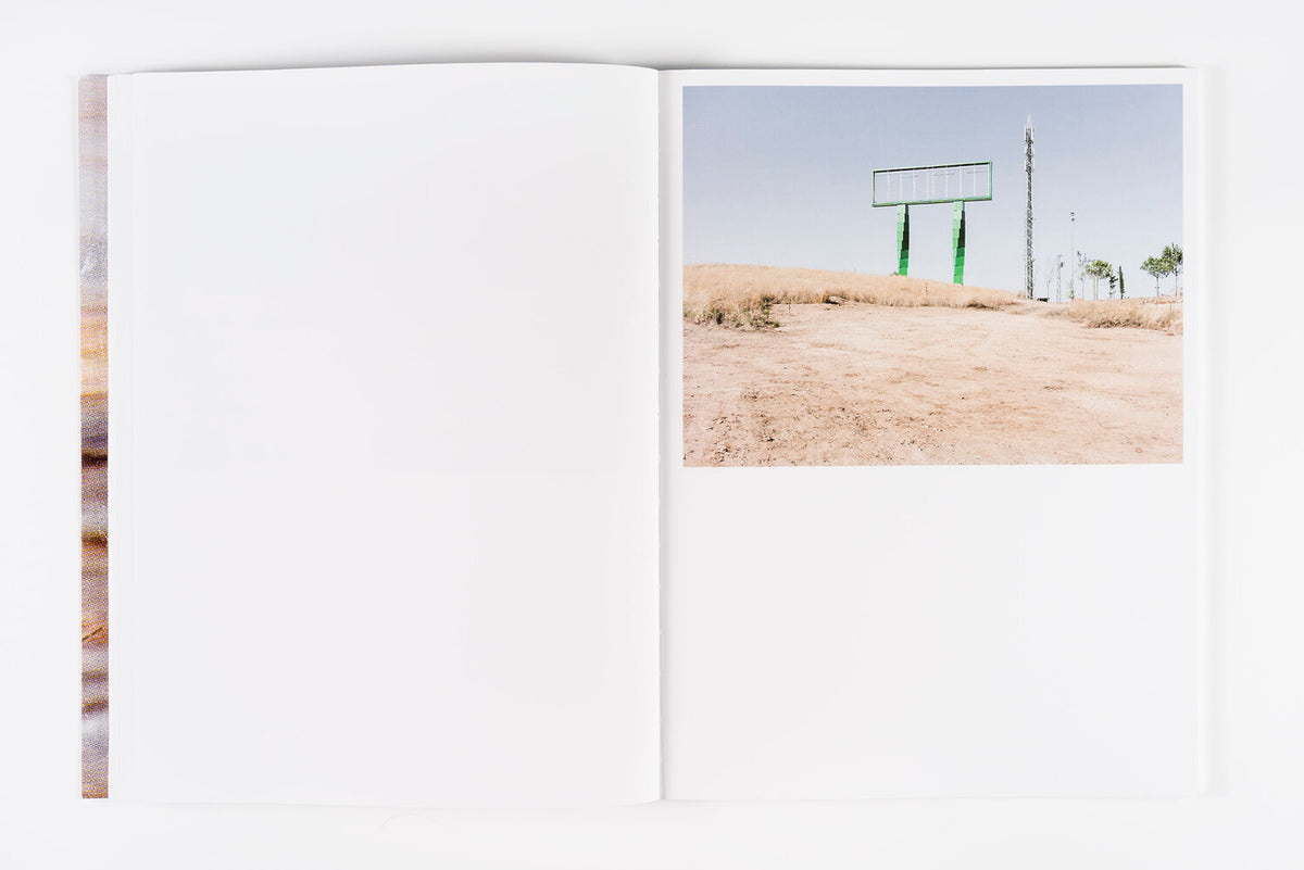ESPACIO DISPONIBLE — Eduardo Nave — Éditions LOCO / Centro José Guerrero — 2025