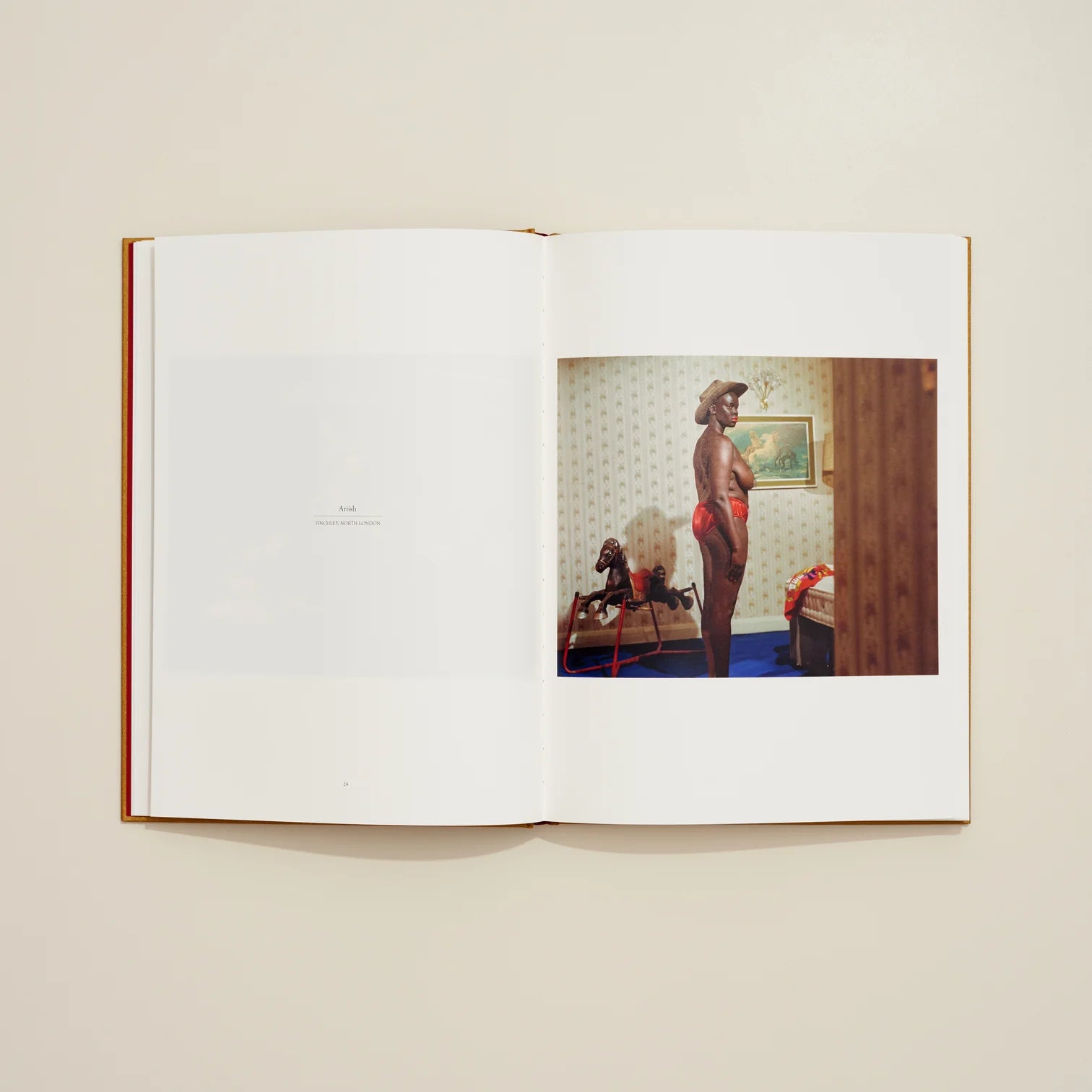 MUJERES — Nadia Lee Cohen