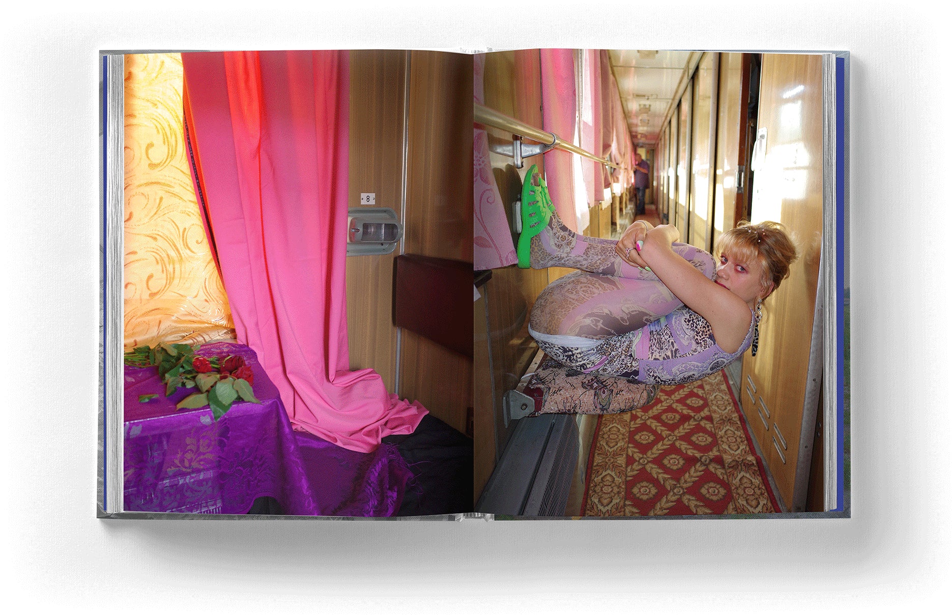 UKRZALIZNYTSIA – Julie Poly