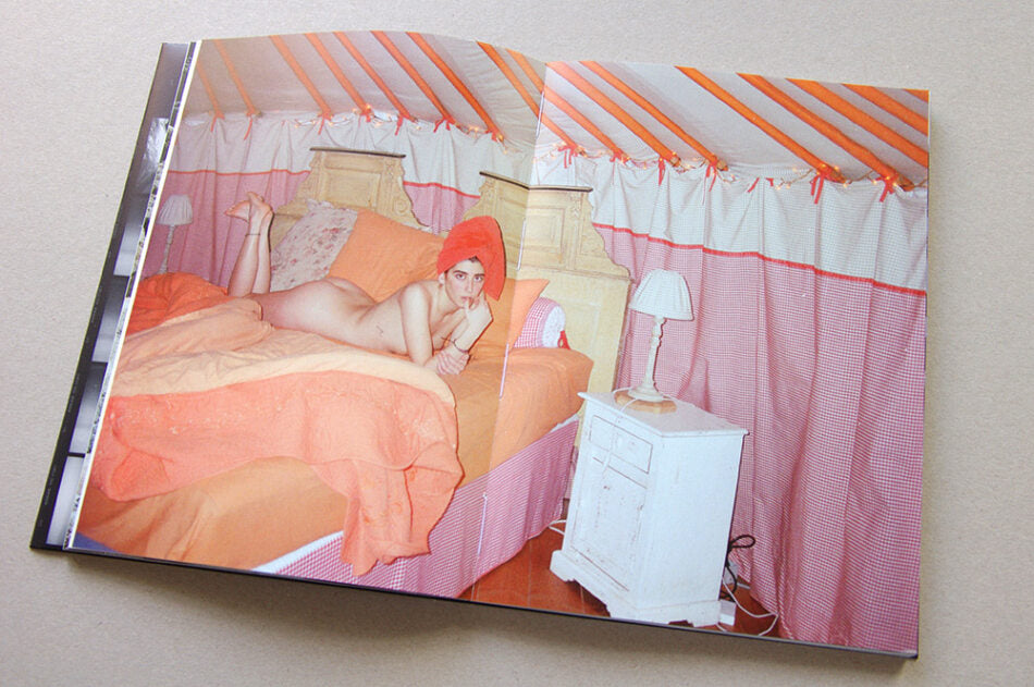Come Closer — Dinaya Waeyaert, Dienacht edition of 500