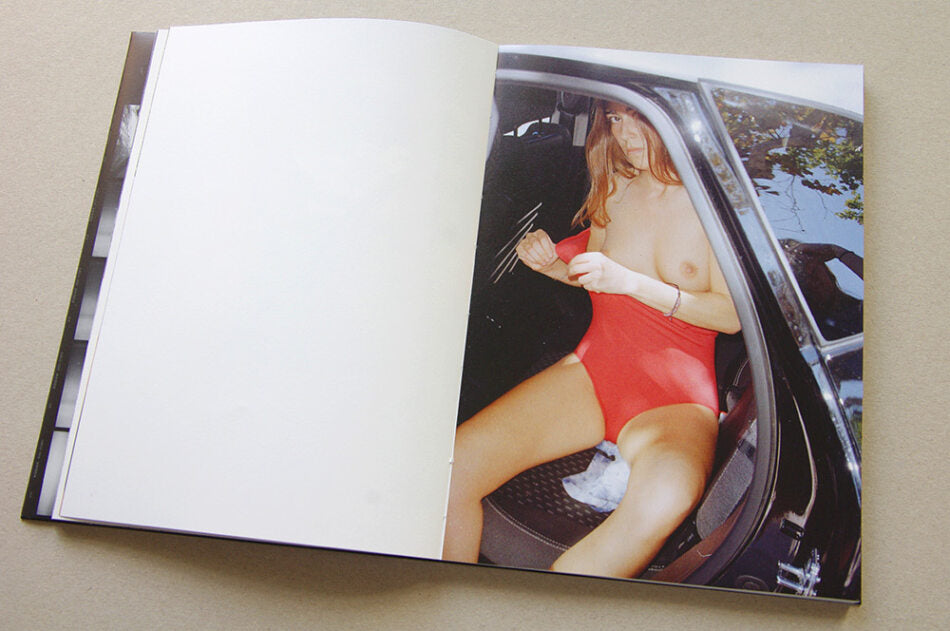 Come Closer — Dinaya Waeyaert, Dienacht edition of 500
