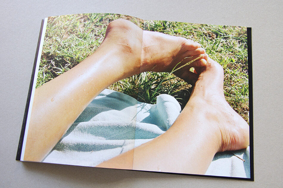 Come Closer — Dinaya Waeyaert, Dienacht edition of 500