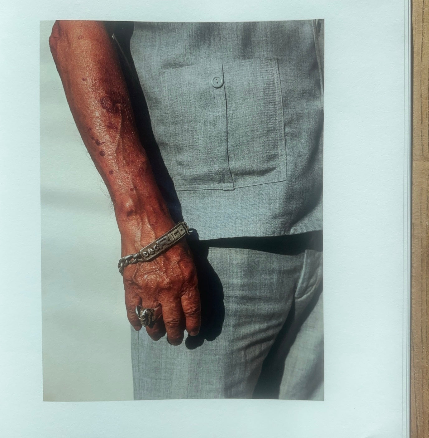 La Cucaracha - Pieter Hugo (Signé; Première édition)