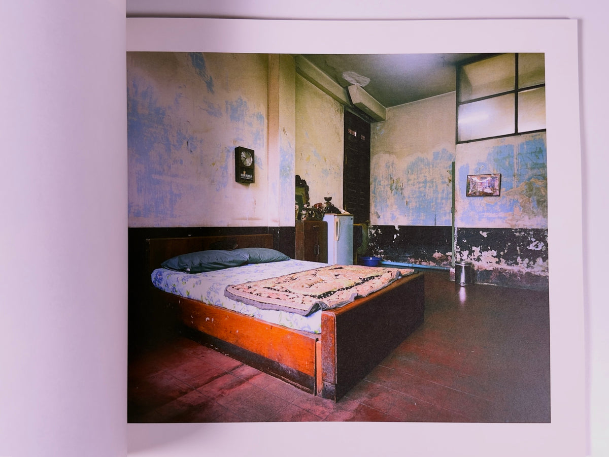 Girls Are More Evil Than Tigers — Mauro D'Agati — 89books