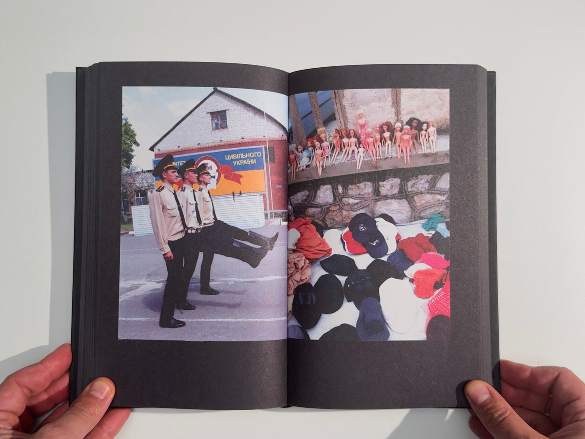 In Search of a Window of Opportunity / Exodus — Boris Mikhailov — 89books