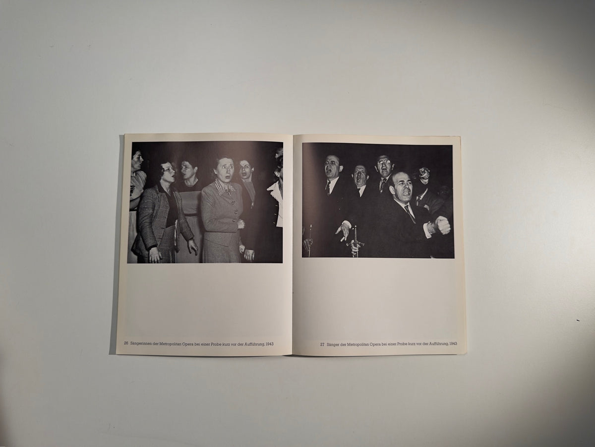 Täter und Opfer: 85 Photographien — Weegee — Schirmer/Mosel — 1978