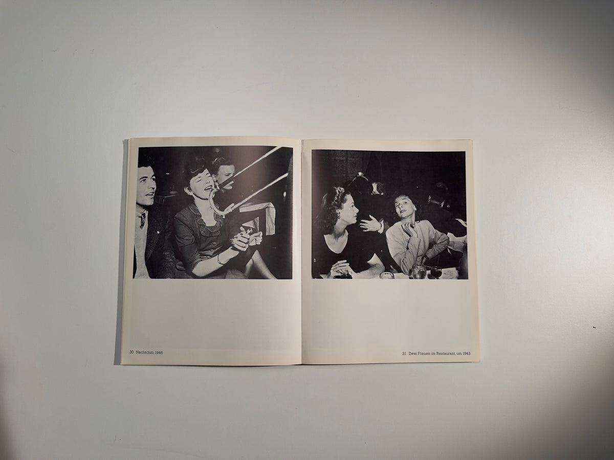 Täter und Opfer: 85 Photographien — Weegee — Schirmer/Mosel — 1978