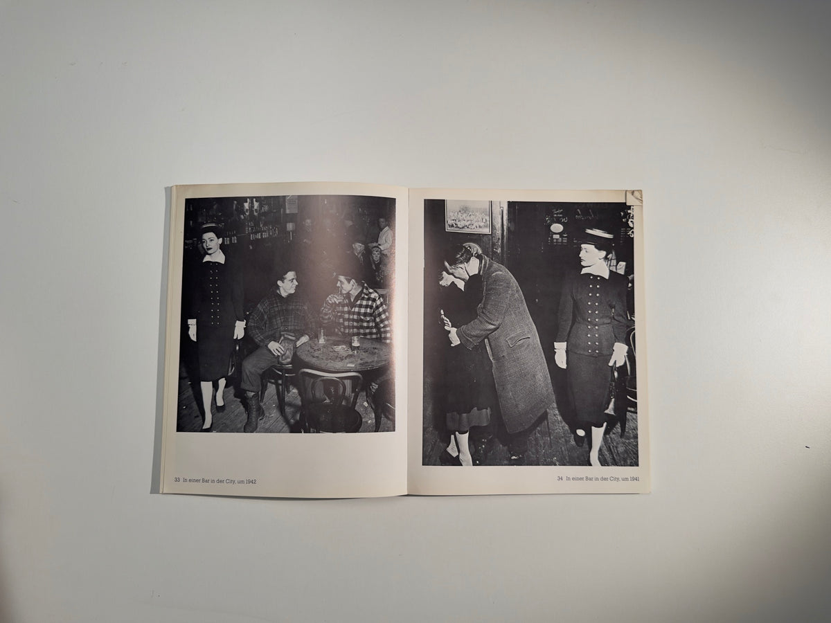 Täter und Opfer: 85 Photographien — Weegee — Schirmer/Mosel — 1978