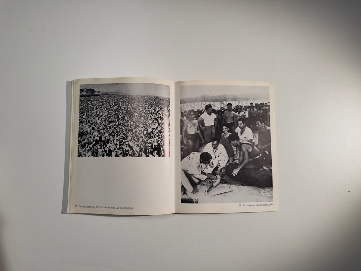 Täter und Opfer: 85 Photographien — Weegee — Schirmer/Mosel — 1978