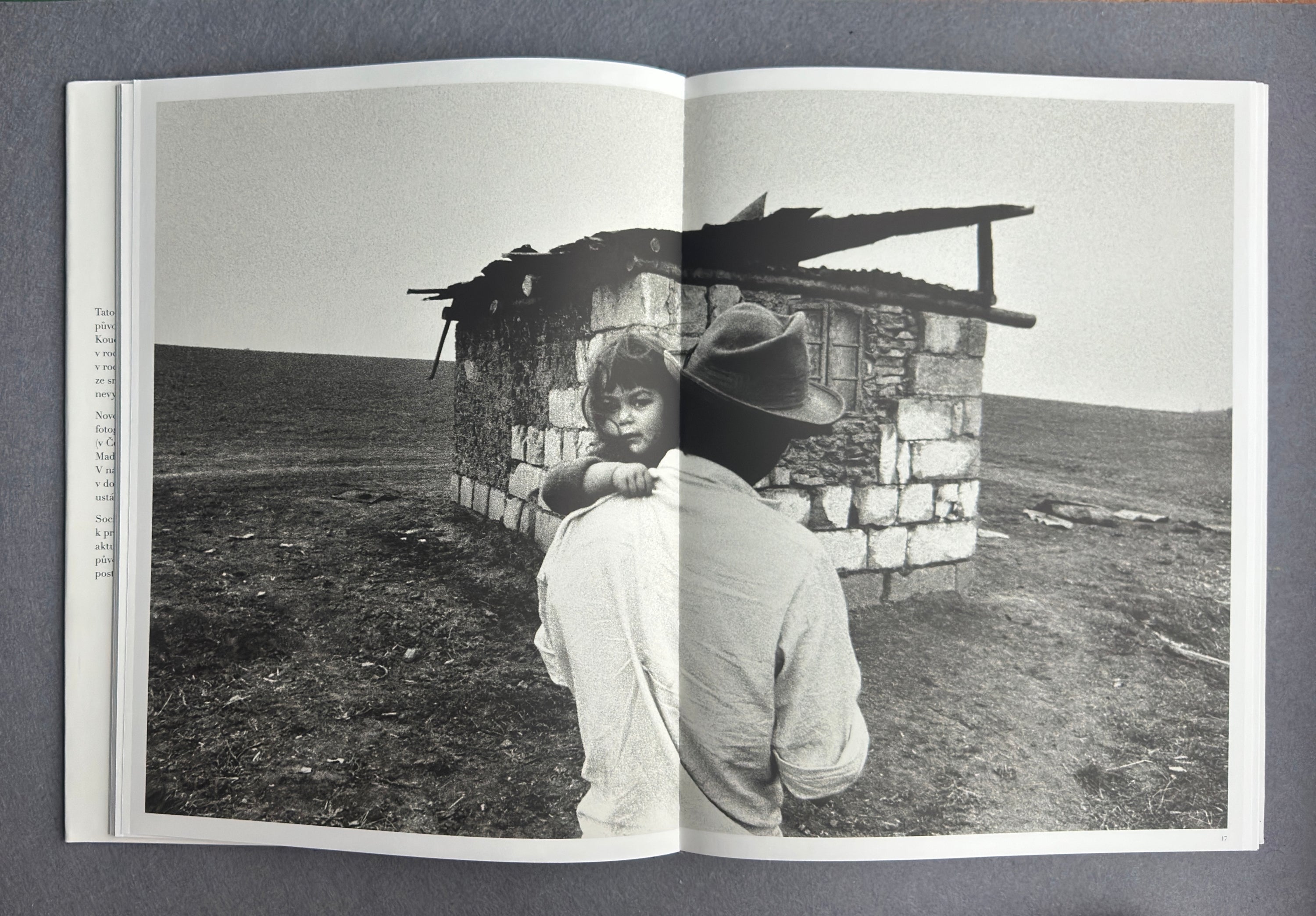 Cikáni — Josef Koudelka, Torst, 2011 (Primera edición checa)