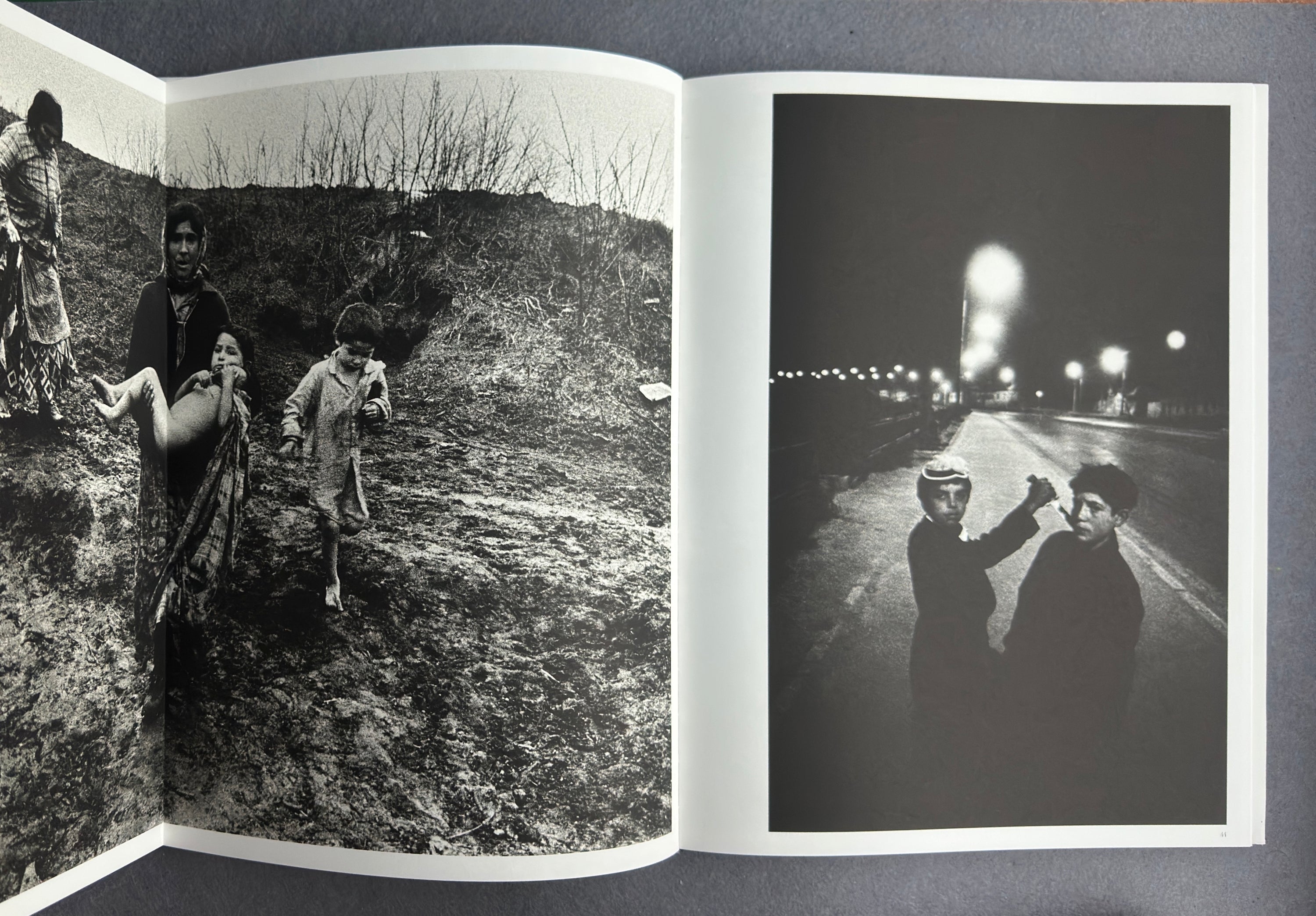 Cikáni — Josef Koudelka, Torst, 2011 (Primera edición checa)