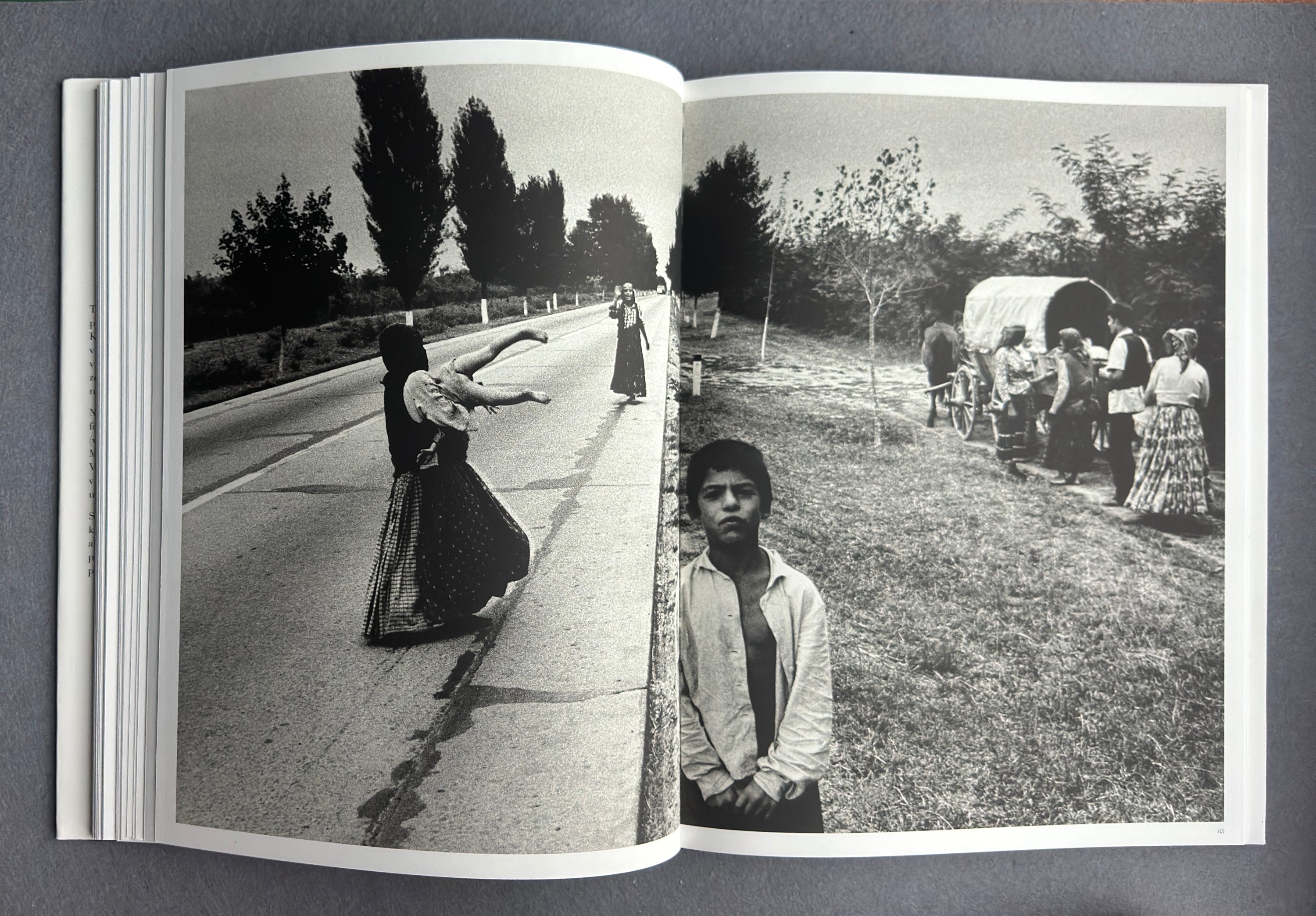Cikáni — Josef Koudelka, Torst, 2011 (Primera edición checa)