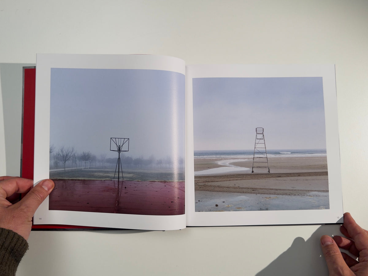 Conversaciones en silencio / Silent Conversations — Julio López Saguar — 2025