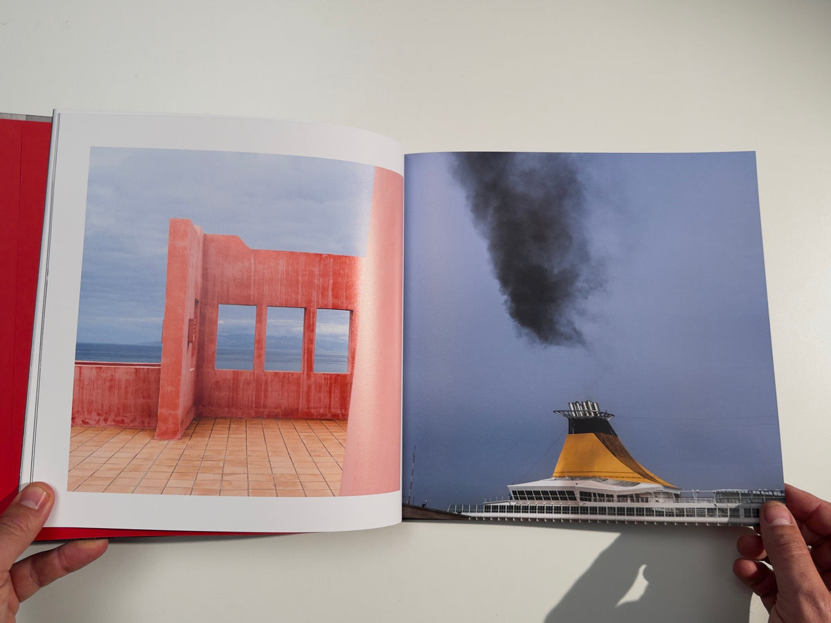 Conversaciones en silencio / Silent Conversations — Julio López Saguar — 2025