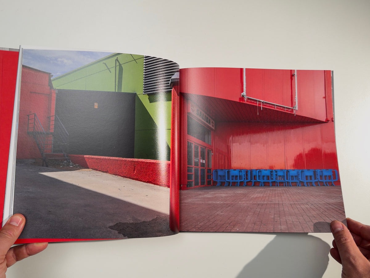 Conversaciones en silencio / Silent Conversations — Julio López Saguar — 2025