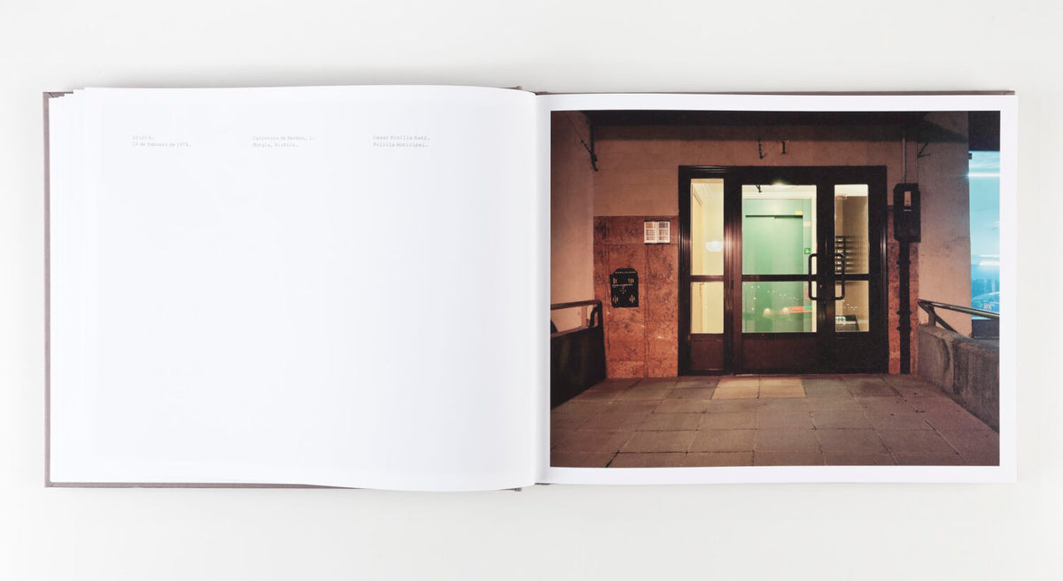 A LA HORA, EN EL LUGAR — Eduardo Nave — PHREE — 2013