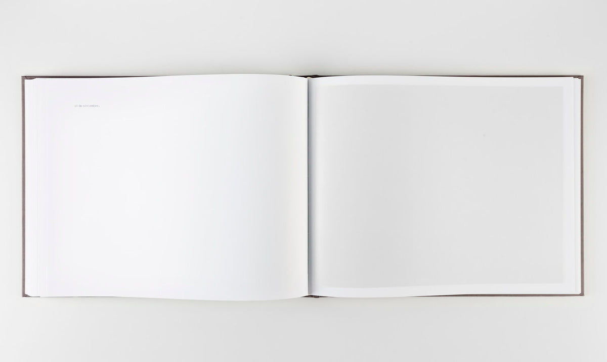 A LA HORA, EN EL LUGAR — Eduardo Nave — PHREE — 2013