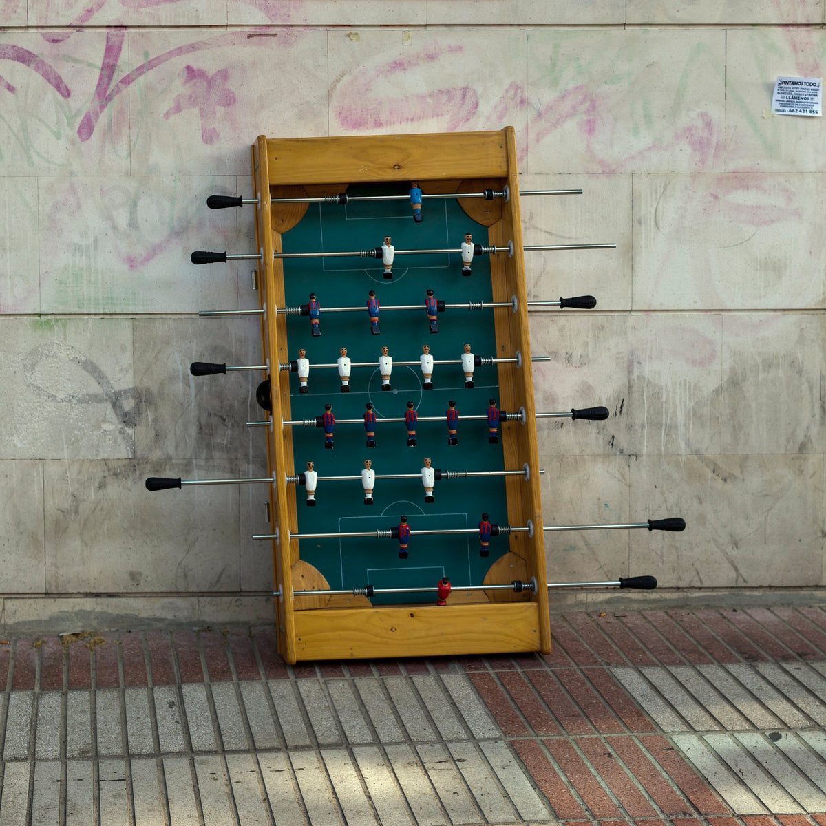 Conversaciones en silencio / Silent Conversations — Julio López Saguar — 2025