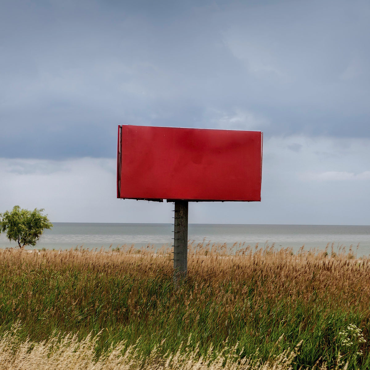 Conversaciones en silencio / Silent Conversations — Julio López Saguar — 2025