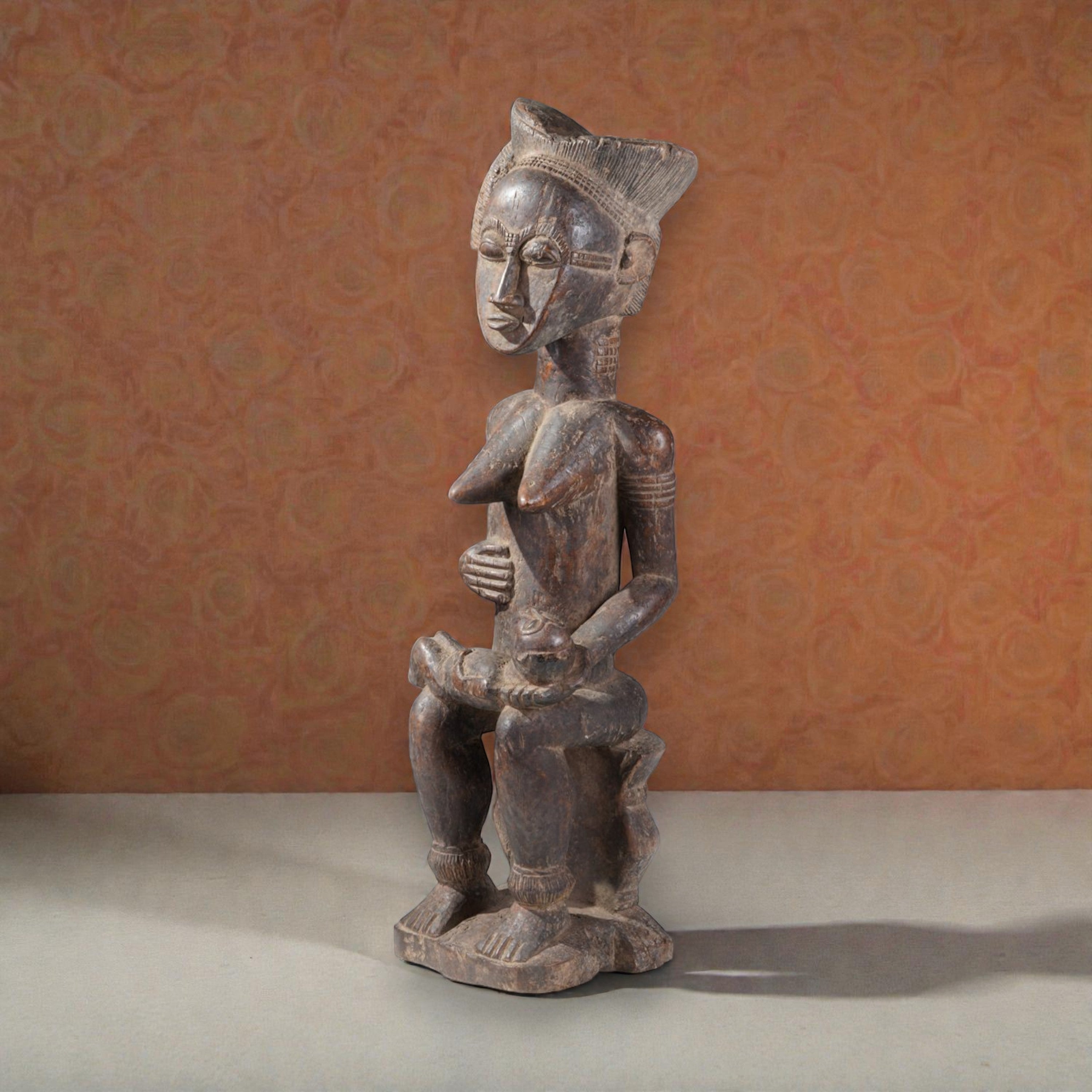 Maternité sous le regard des ancêtres – Baule, Côte d’Ivoire
