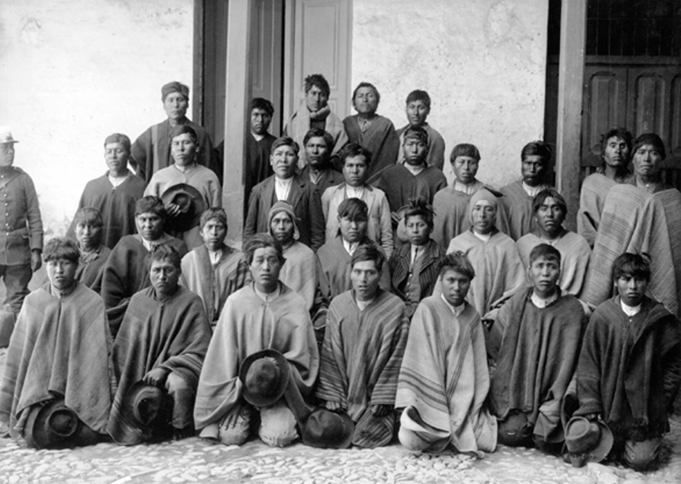 Estudio Archivo Cordero : Bolivie 1900-1961 — Turner Publicaciones, 2004