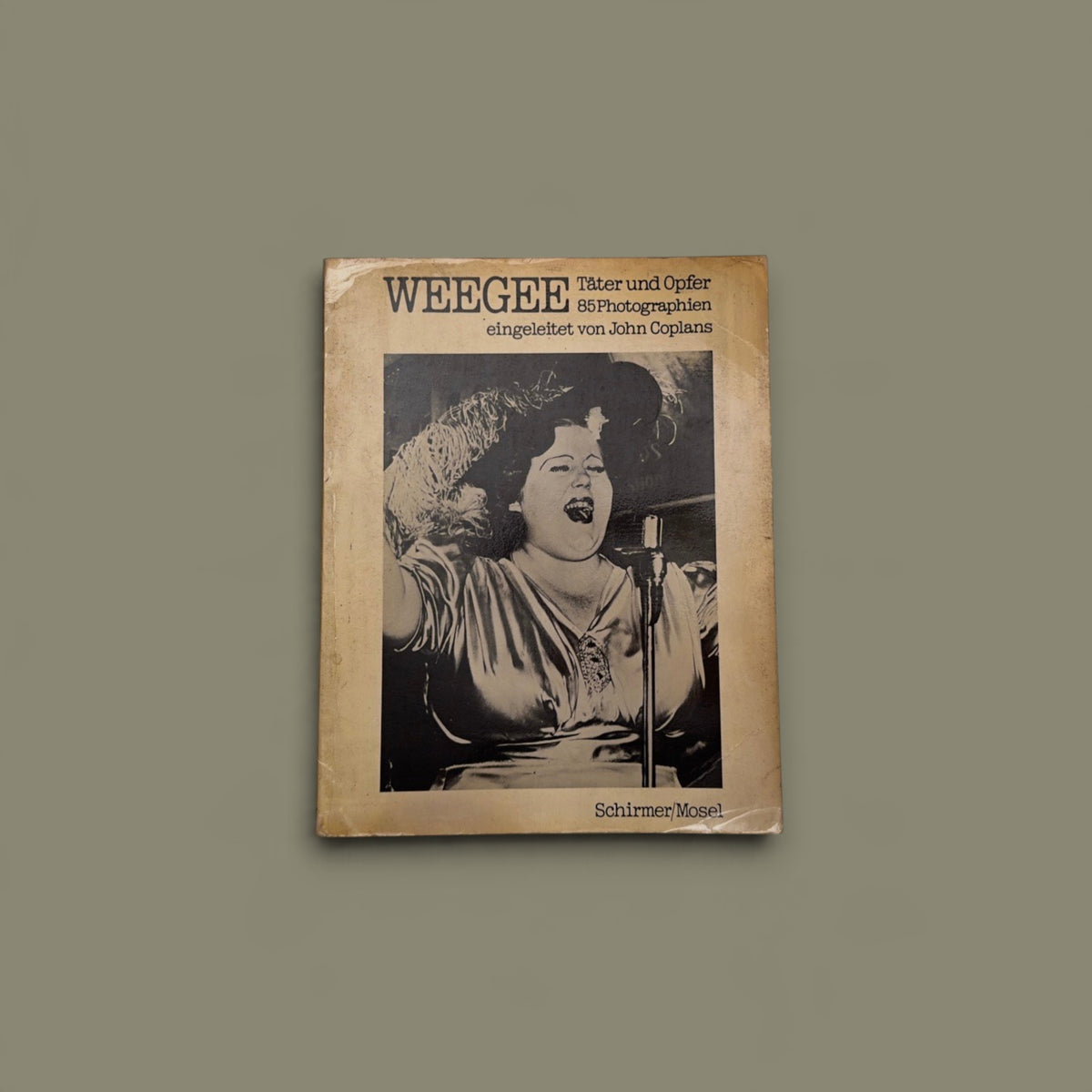 Täter und Opfer: 85 Photographien — Weegee — Schirmer/Mosel — 1978