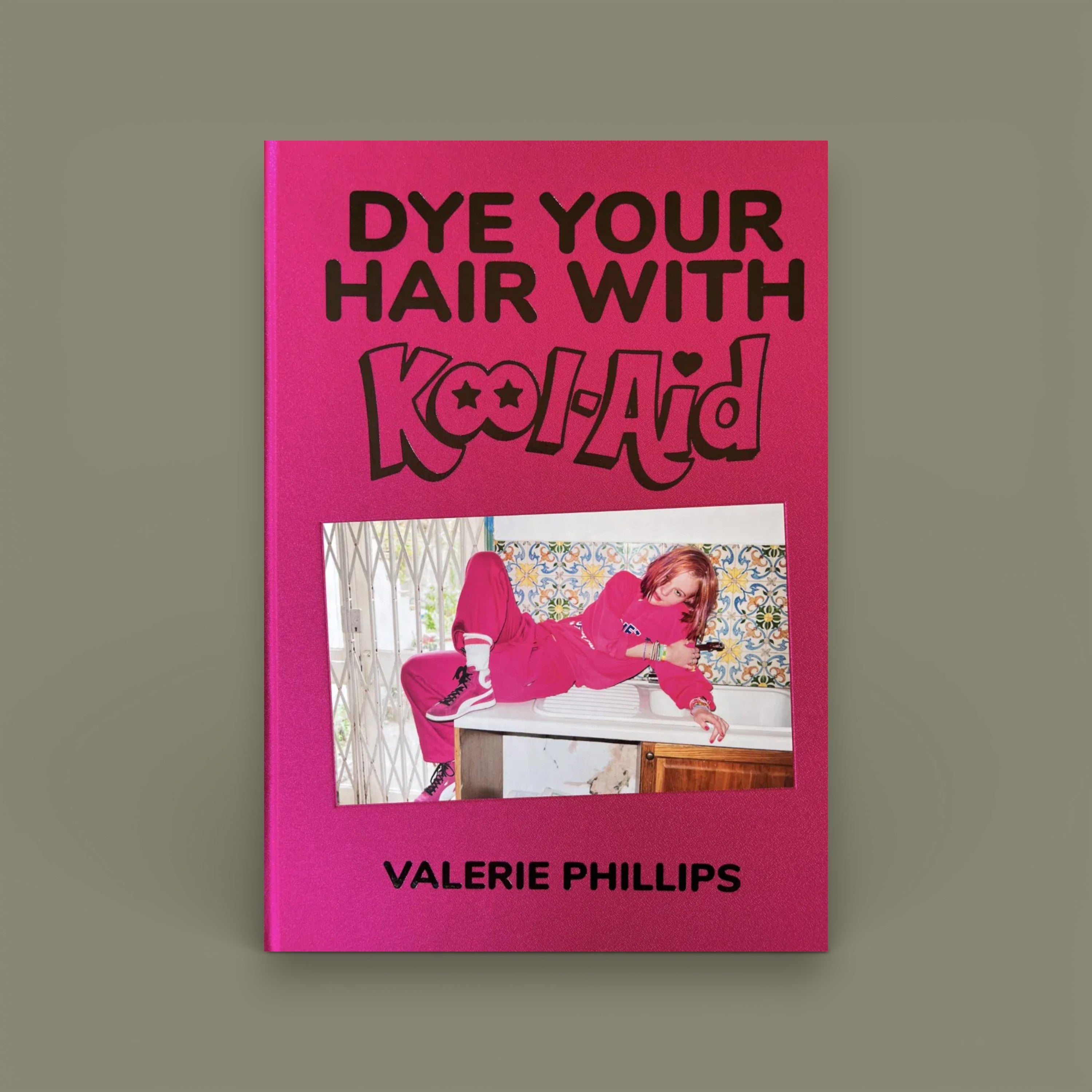 Dye Your Hair With Kool-Aid — Valerie Phillips, 2022, Editions Bessard
