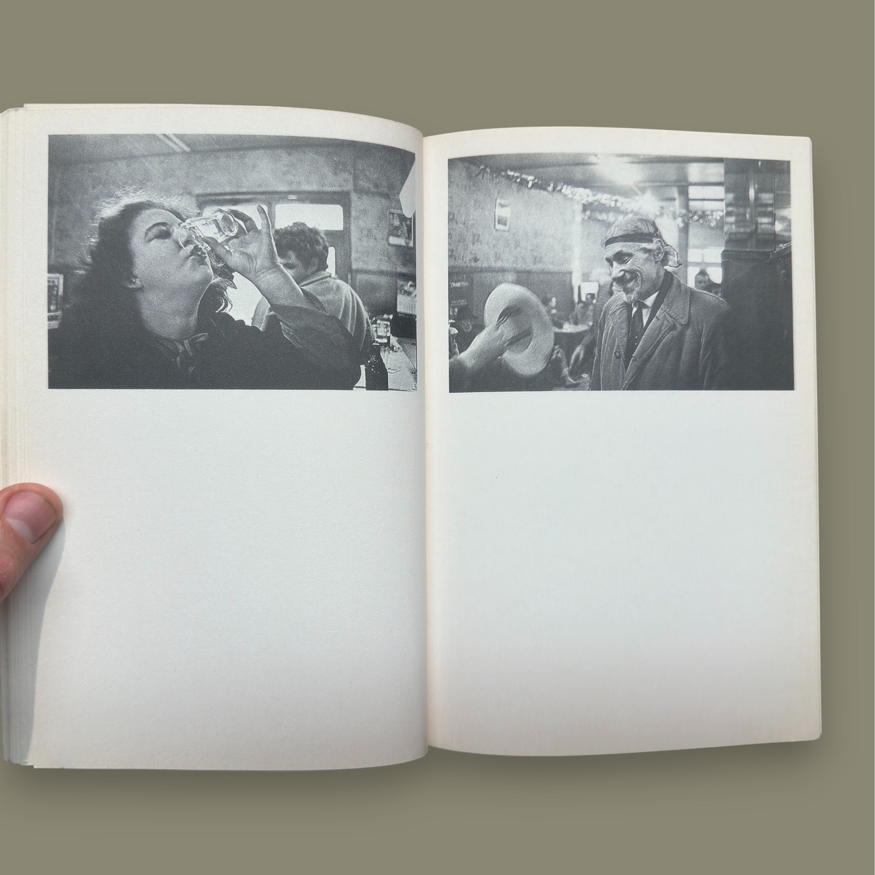 Café Lehmitz (Edición de bolsillo firmada) — Anders Petersen, 1985