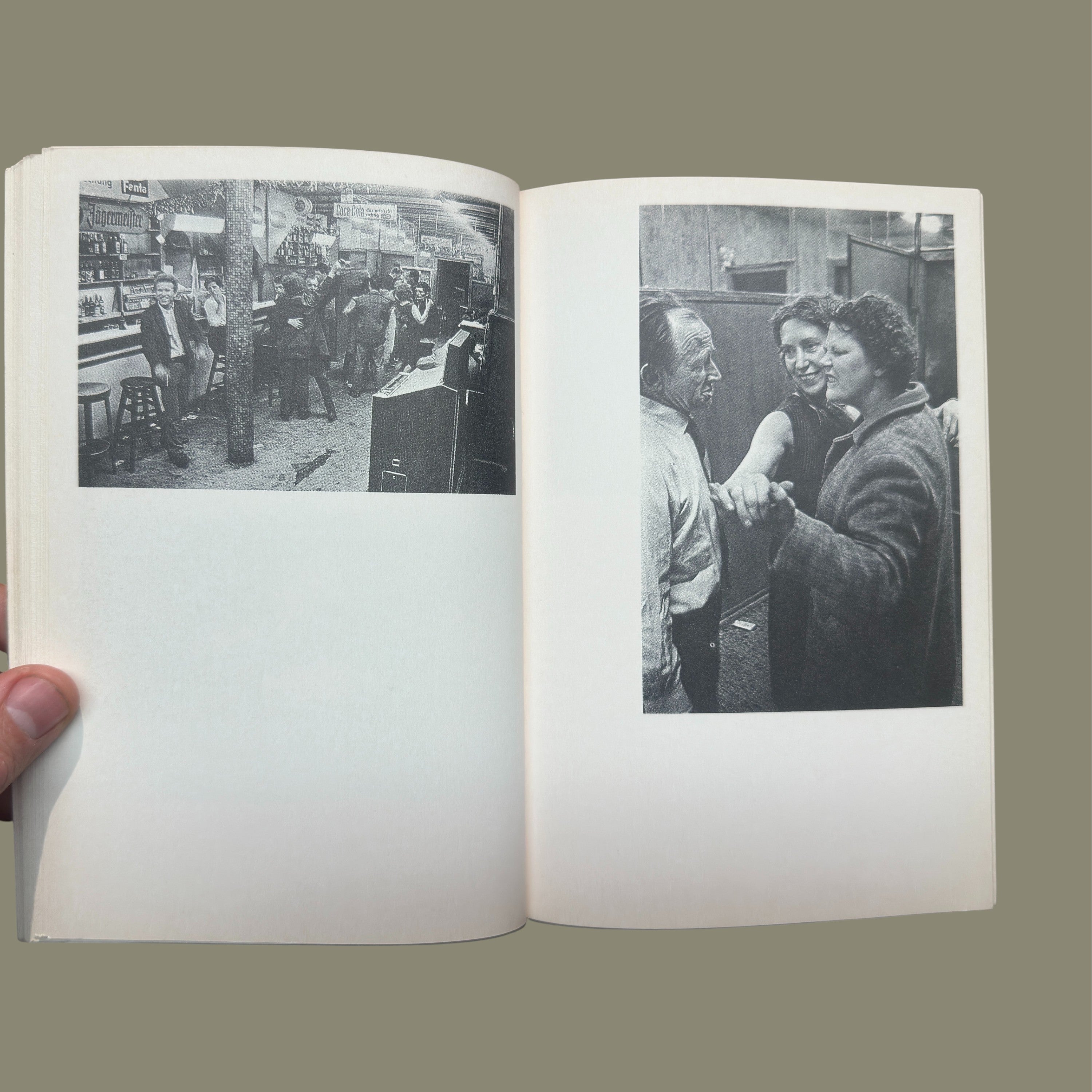 Café Lehmitz (Edición de bolsillo firmada) — Anders Petersen, 1985
