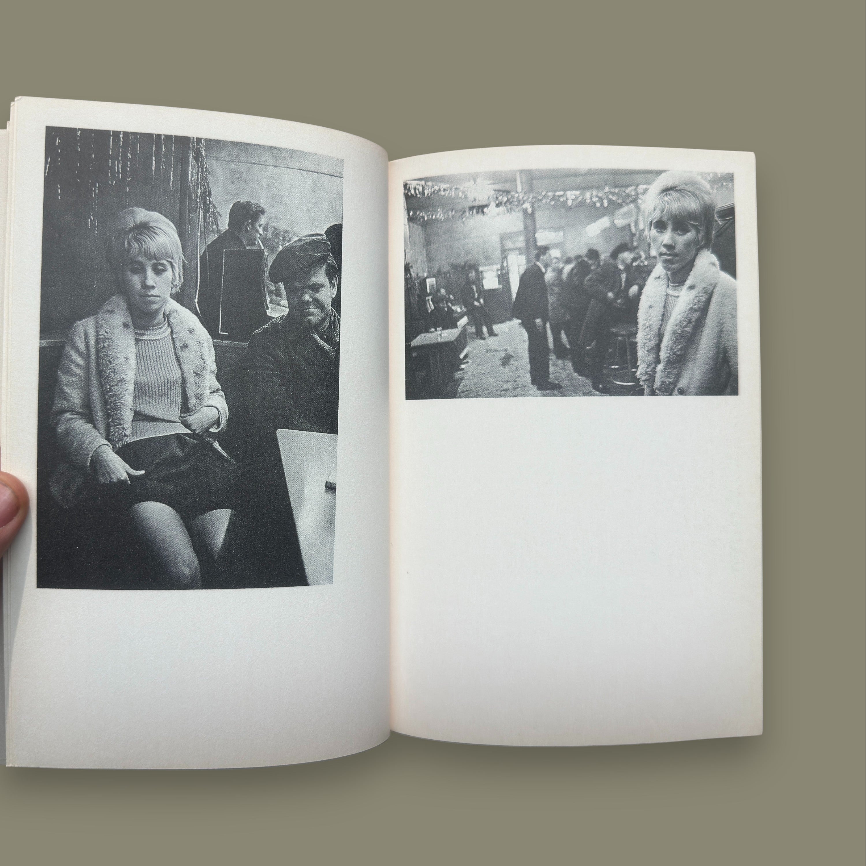Café Lehmitz (Edición de bolsillo firmada) — Anders Petersen, 1985