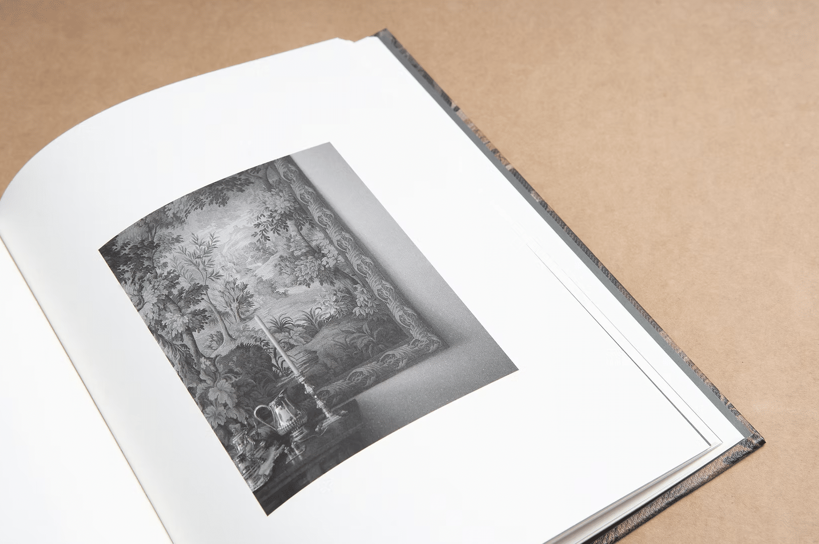A Través del Umbral — Salva Borrego, first edition, Ediciones posibles, 2025