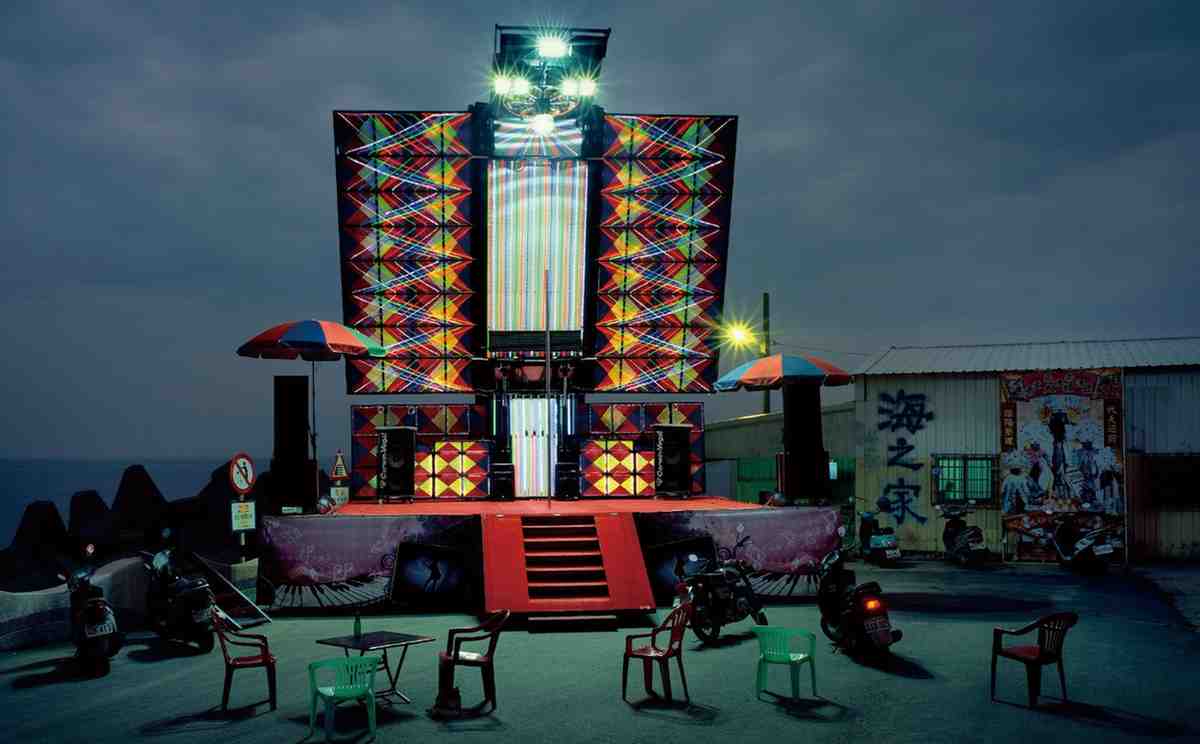 SINGERS & STAGES — Shen Chao-Liang 沈昭良 — signed  2013